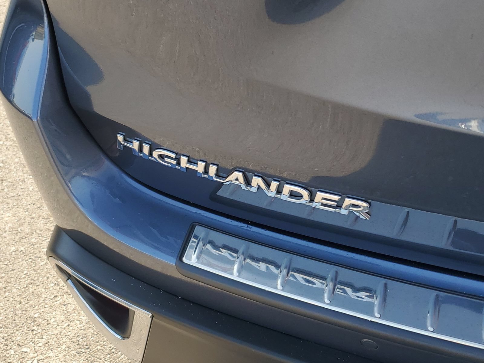 Certified 2018 Toyota Highlander Limited AWD/4WD image 7