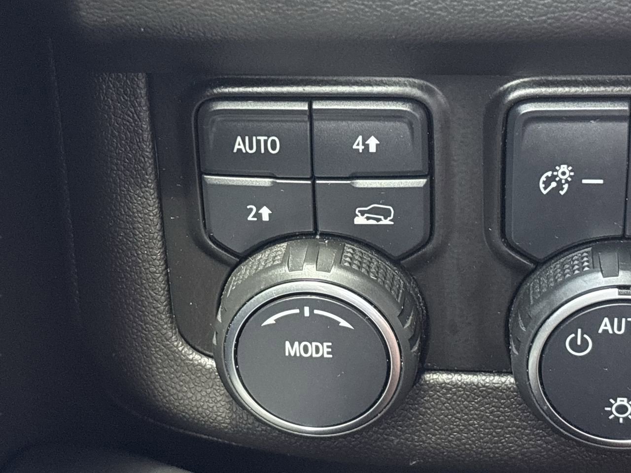 Used 2021 Chevrolet Suburban RST w/ Luxury Package AWD/4WD image 25