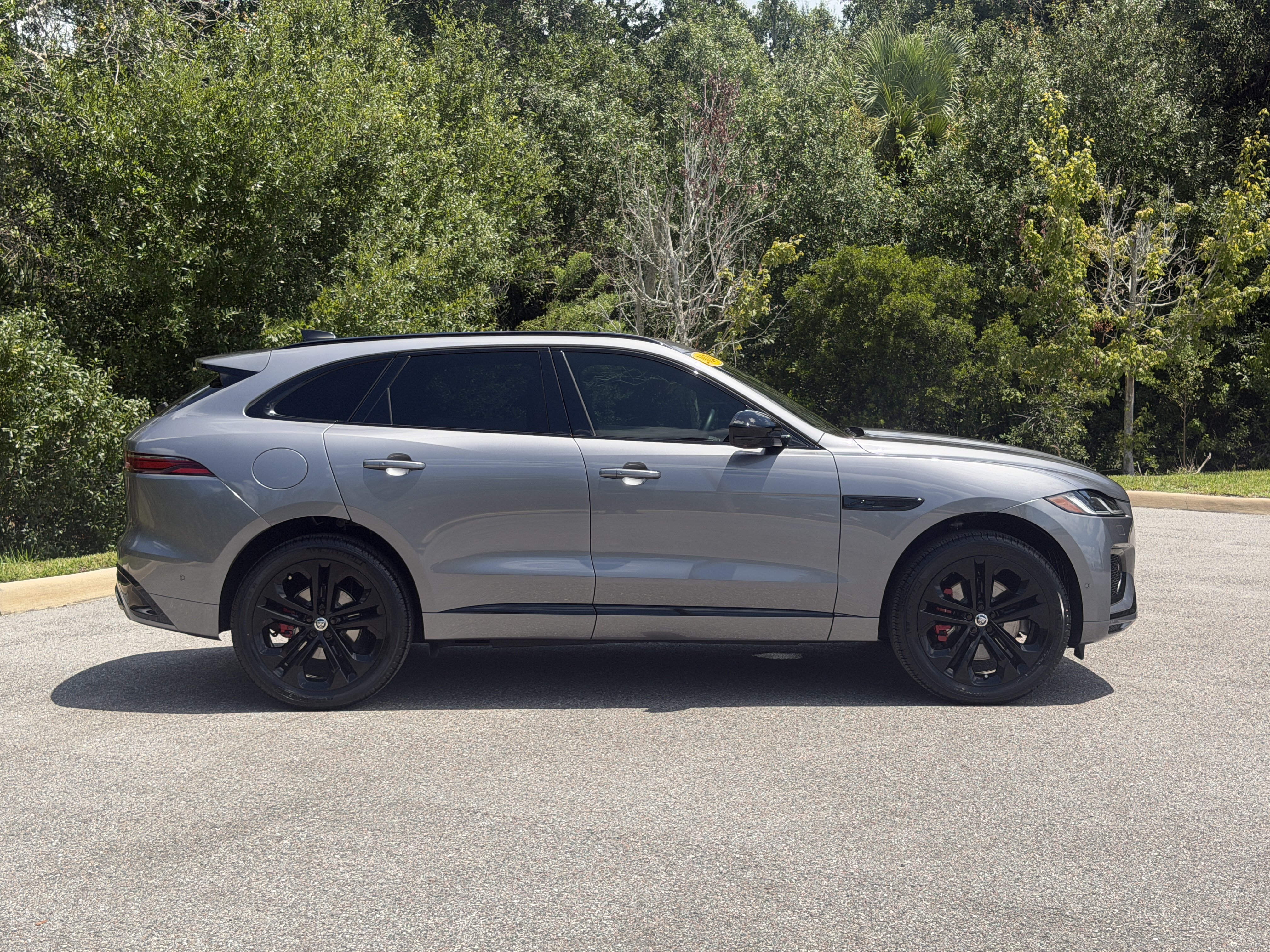 Used 2024 Jaguar F-PACE R-Dynamic S AWD/4WD image 3