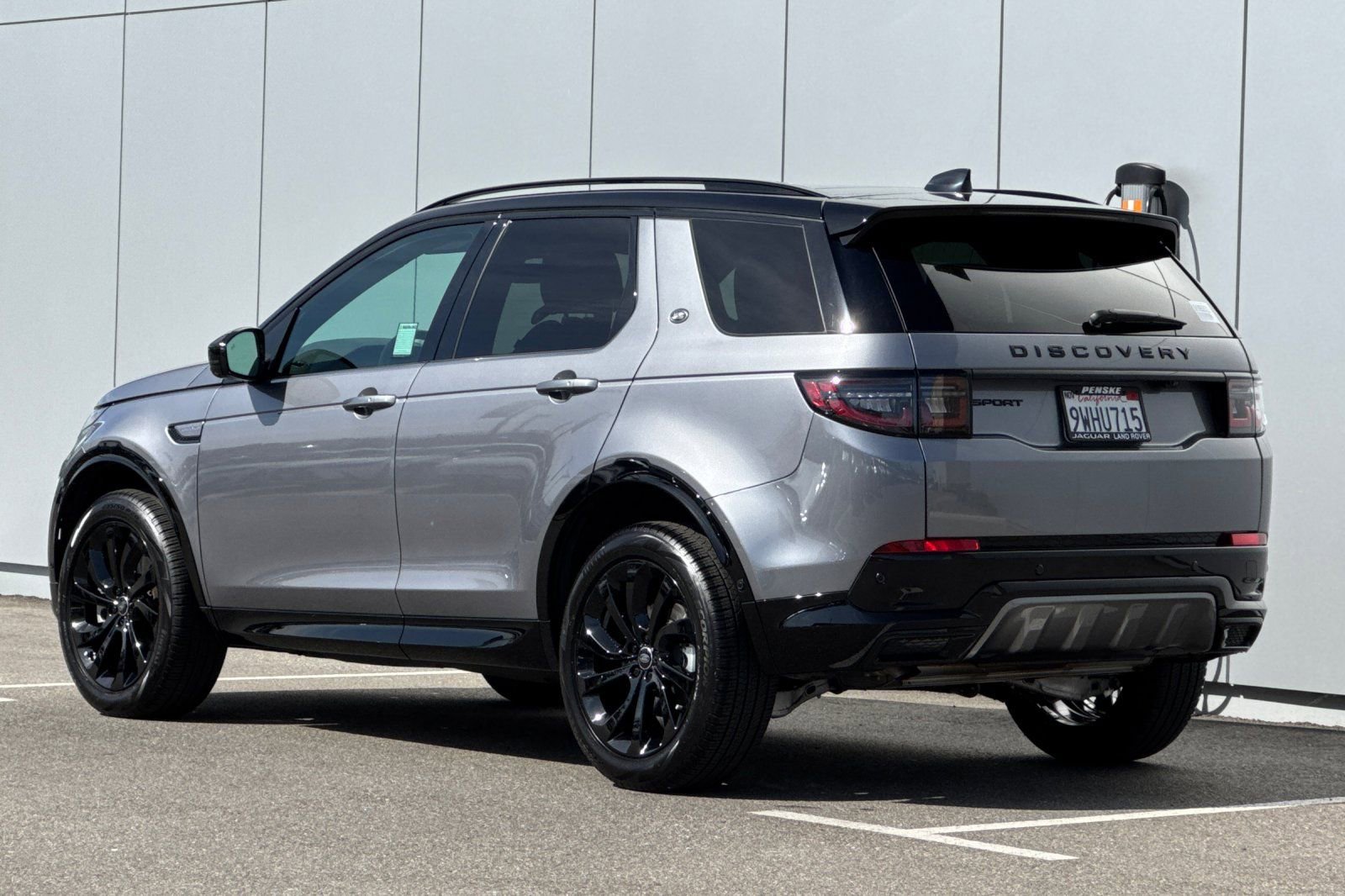 Used 2025 Land Rover Discovery Sport Dynamic SE AWD/4WD image 3