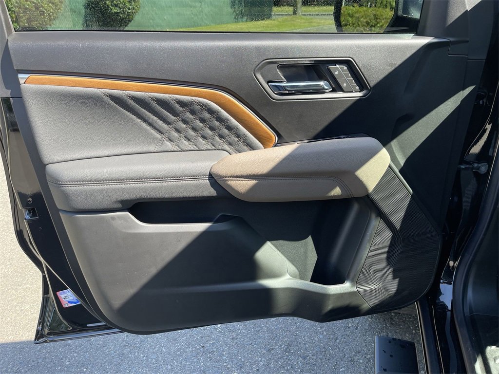 New 2025 GMC Canyon Denali w/ LPO, Denali Black Edition image 23