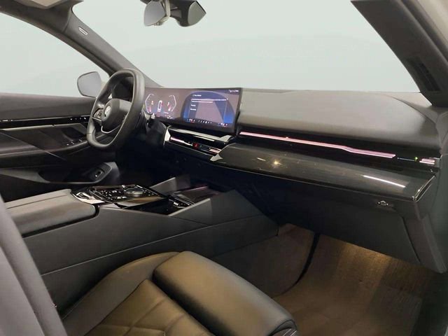 Used 2025 BMW 530i image 37