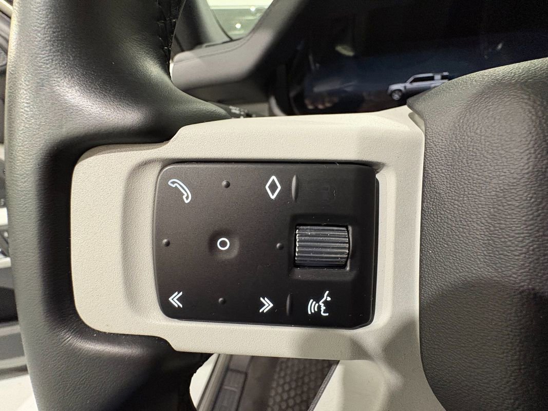 Used 2024 Land Rover Defender 110 S image 13