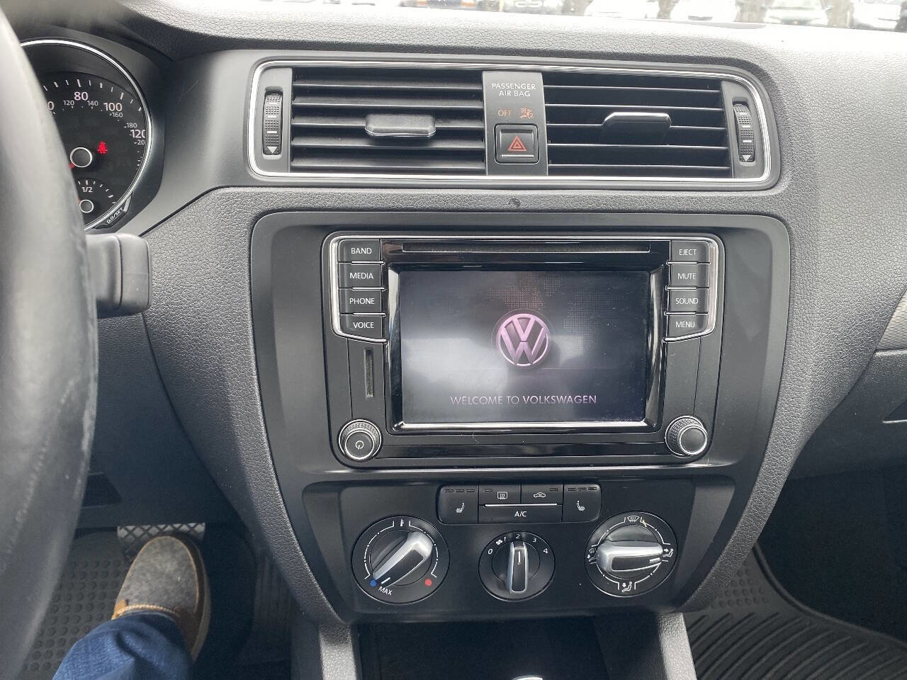 Used 2017 Volkswagen Jetta SE image 18