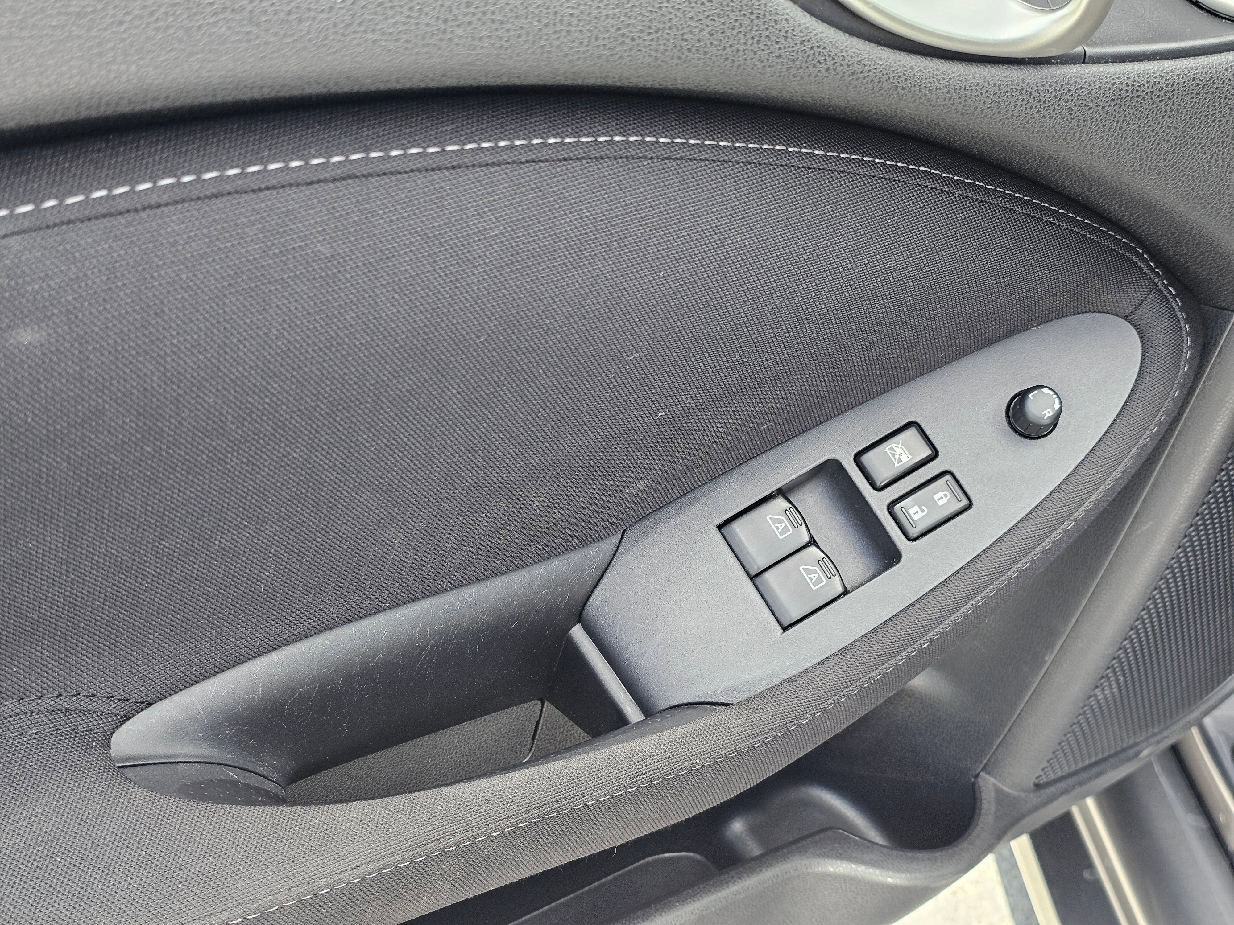 Used 2017 Nissan 370Z Coupe RWD image 17
