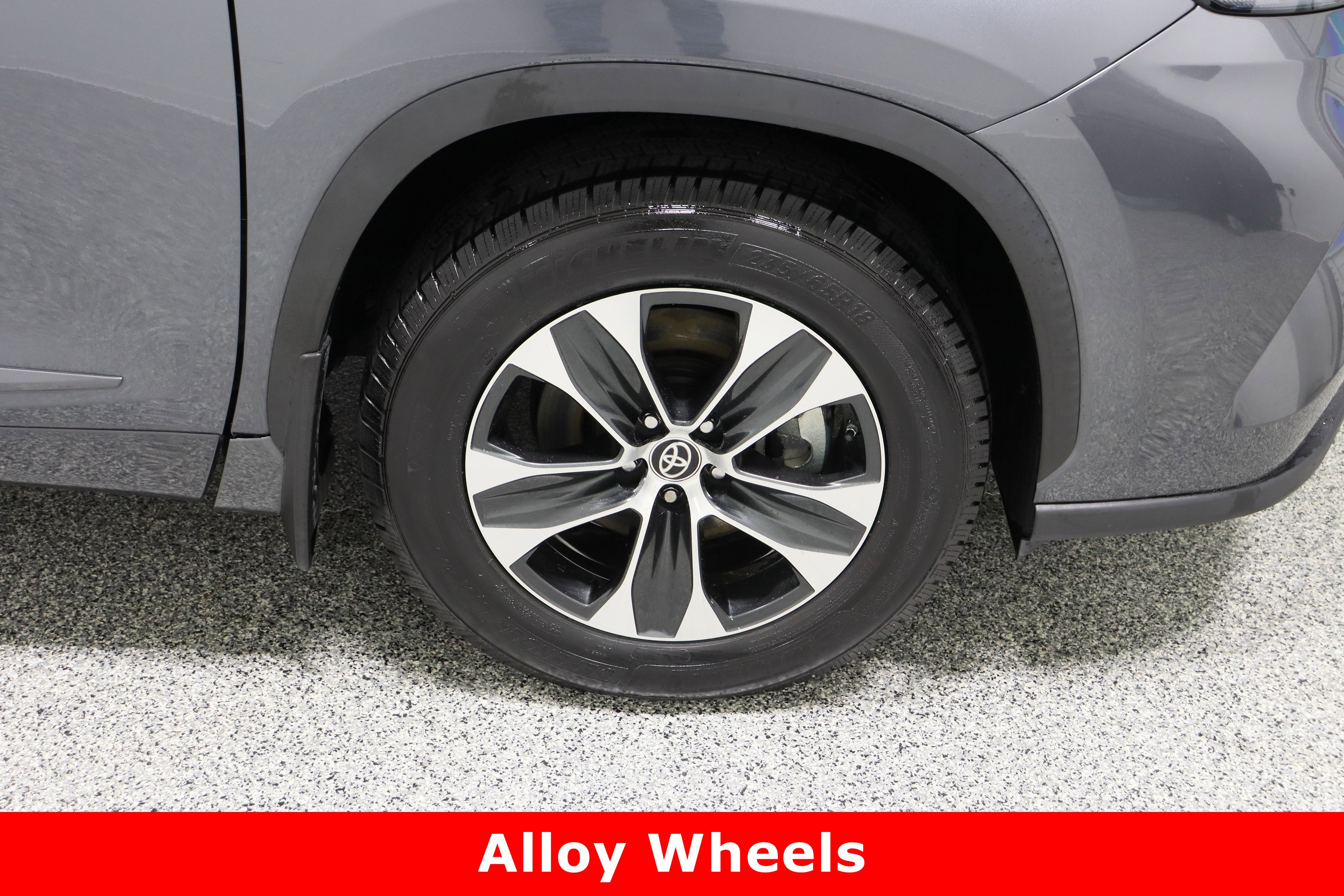 Used 2020 Toyota Highlander XLE image 5