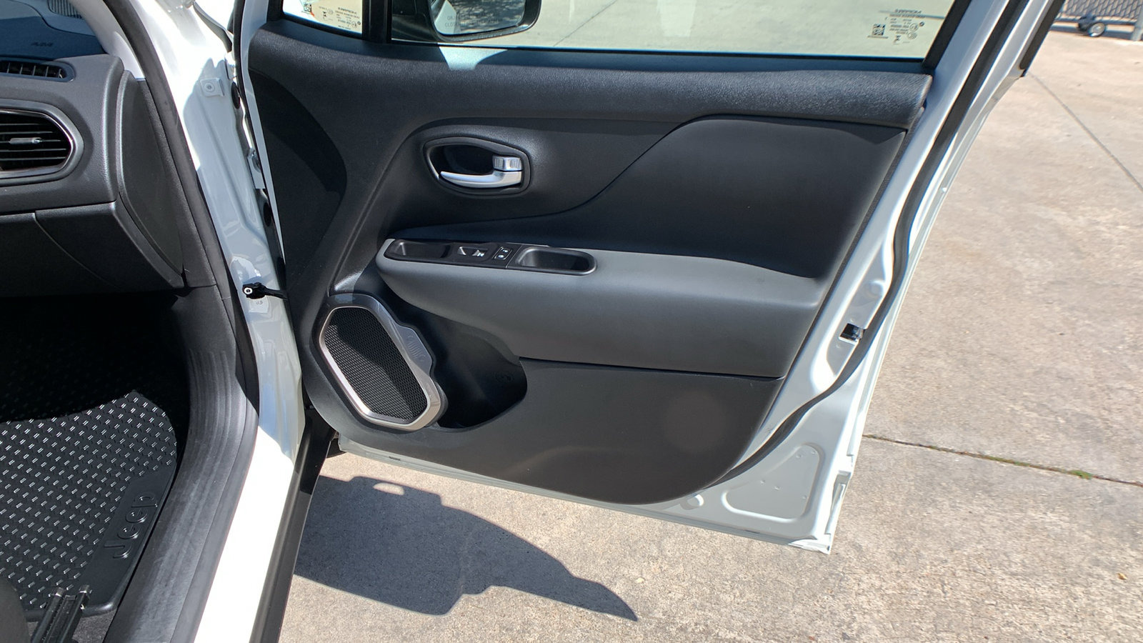 Used 2023 Jeep Renegade Latitude w/ Premium Group AWD/4WD image 23