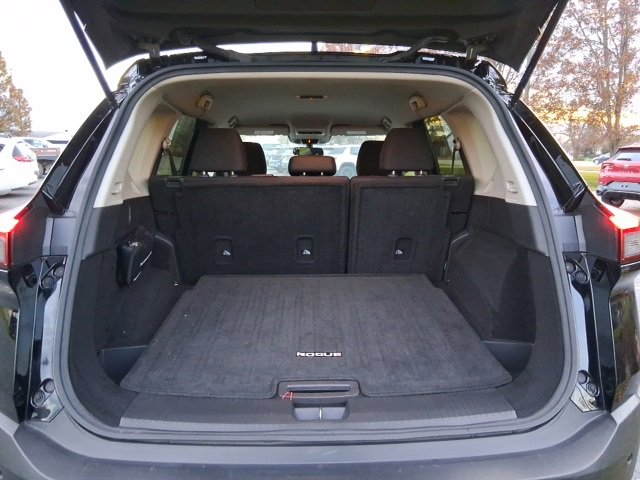 Used 2023 Nissan Rogue S image 5