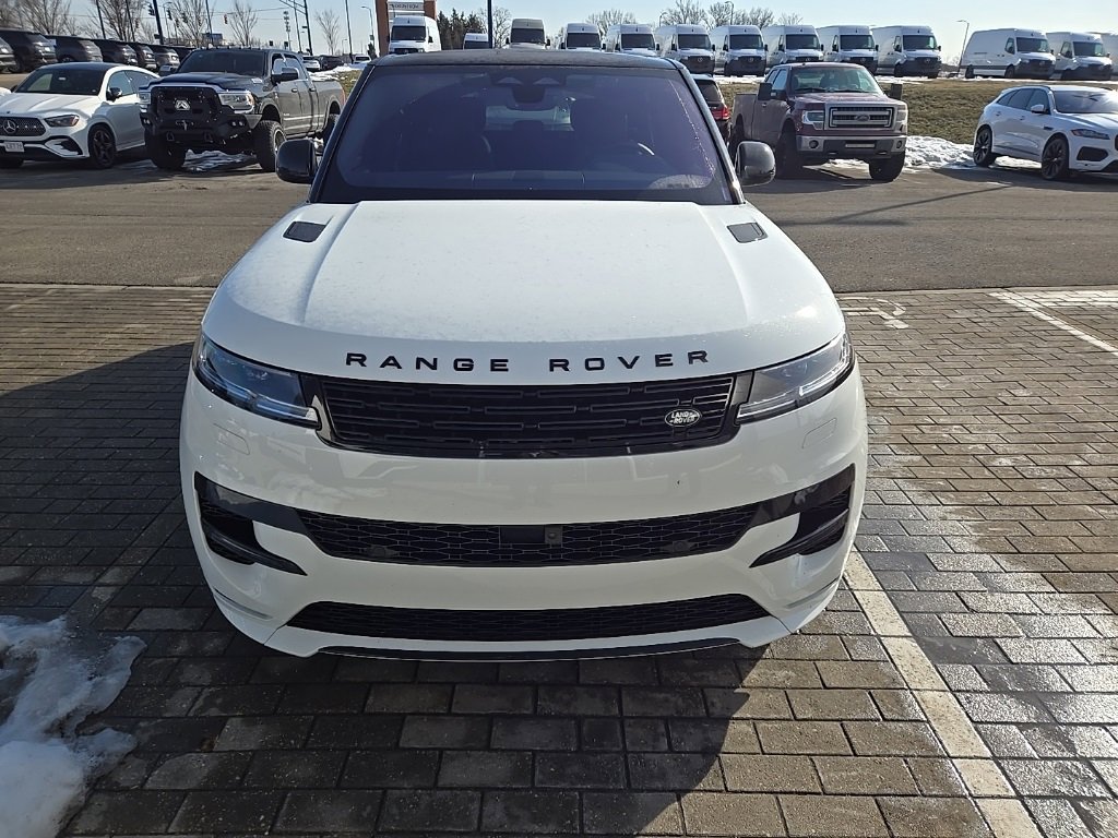 Used 2023 Land Rover Range Rover Sport SE Dynamic image 2