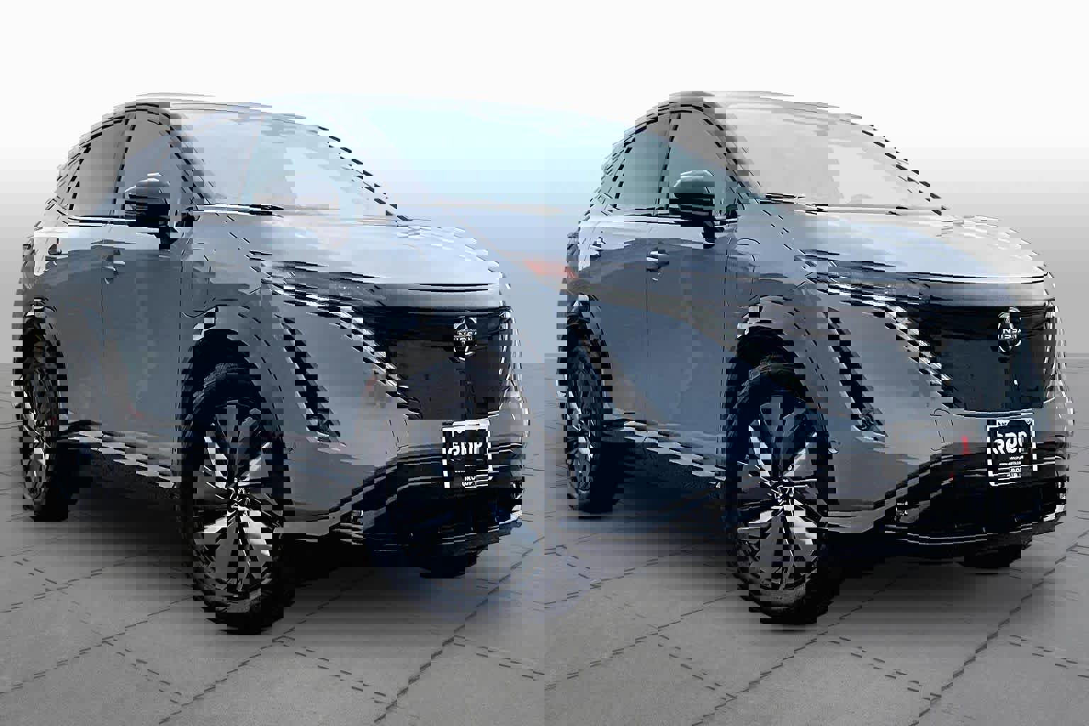 Used 2025 Nissan Ariya Platinum image 2