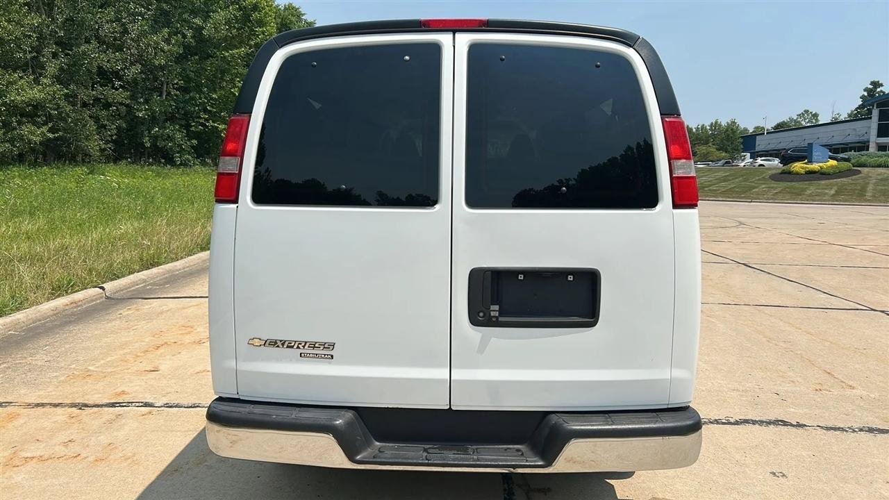 Used 2016 Chevrolet Express 3500 LT w/ LT Preferred Equipment Group RWD image 5