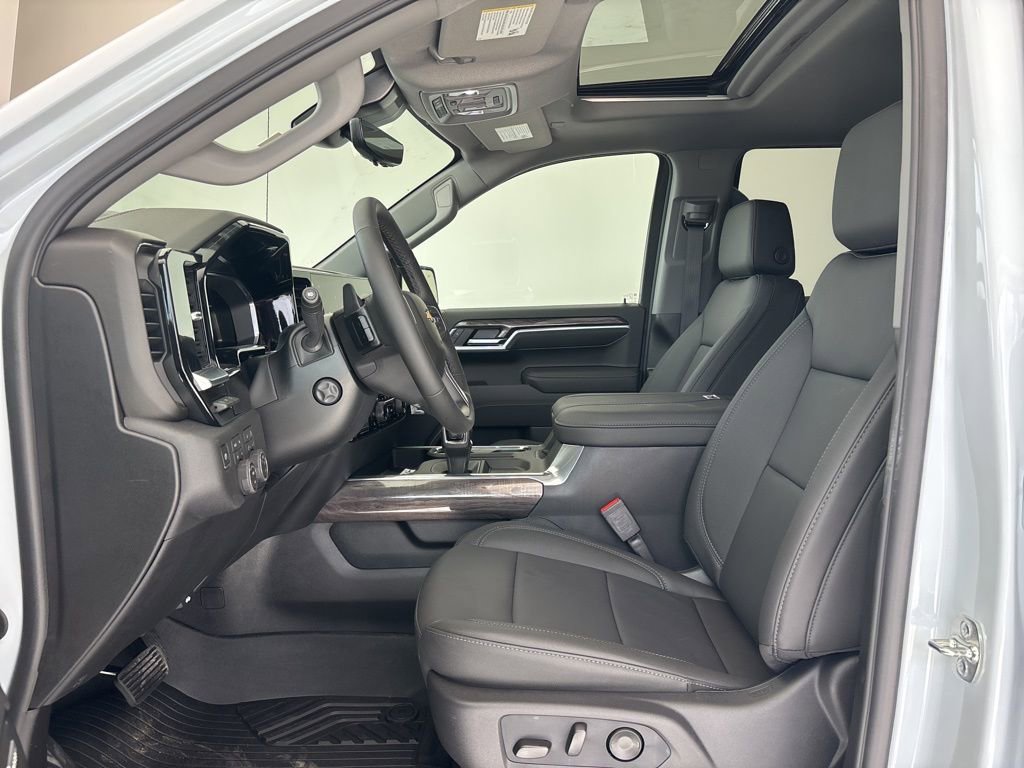 New 2026 Chevrolet Silverado 1500 LTZ w/ LTZ Premium Package AWD/4WD image 8