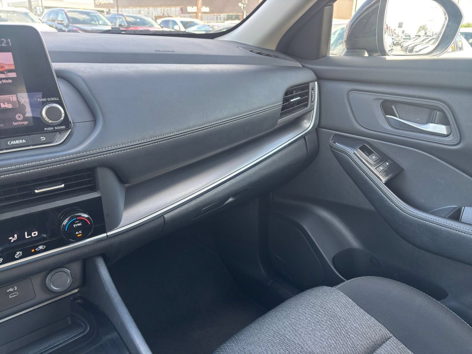 Used 2025 Nissan Rogue SV AWD/4WD image 37