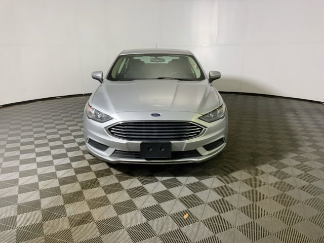 Used 2017 Ford Fusion SE w/ Fusion SE Technology Package image 4