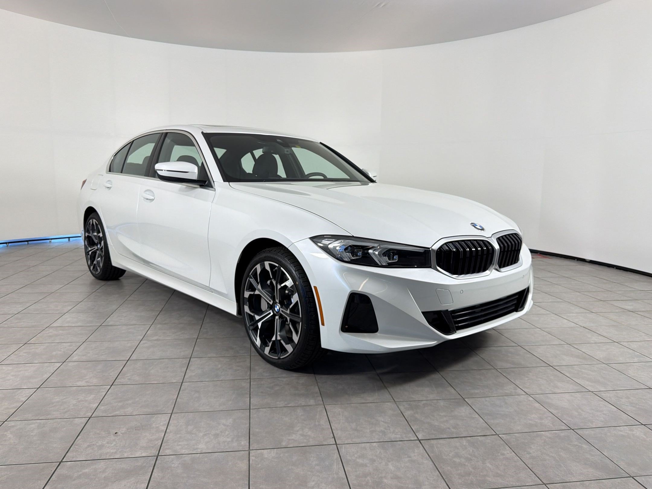 Used 2026 BMW 330i Sedan w/ Premium Package RWD image 7