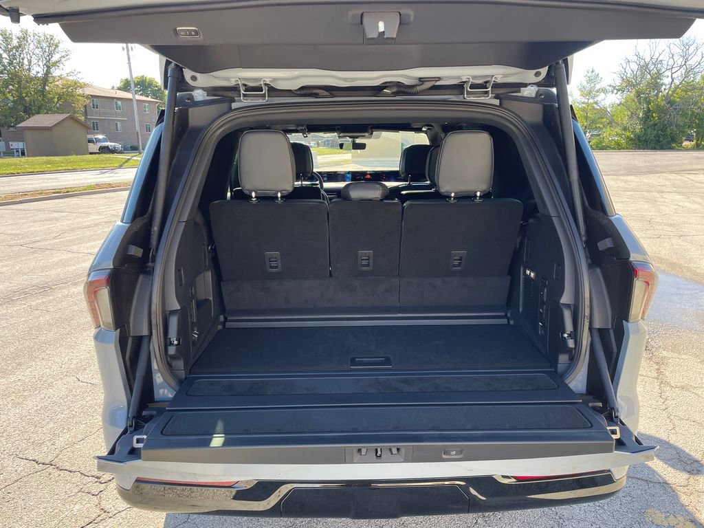 New 2025 Lincoln Navigator Reserve w/ Jet Appearance Package image 16