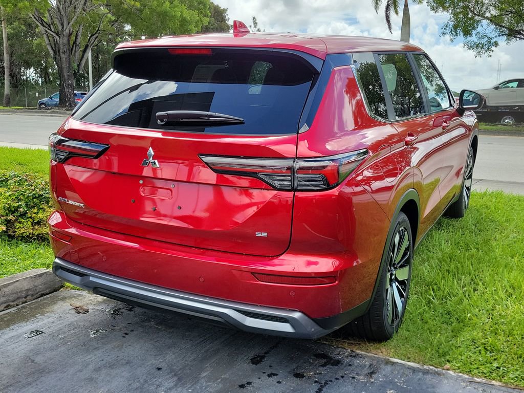 New 2025 Mitsubishi Outlander SE image 4