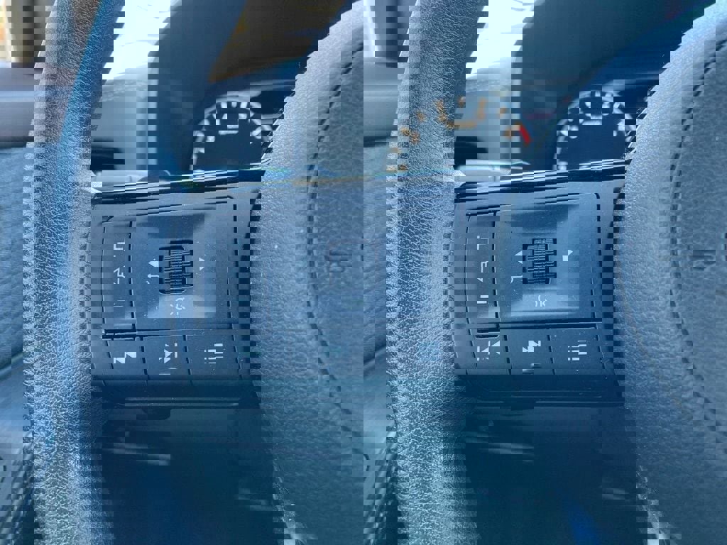 Used 2023 Nissan Rogue SV image 16