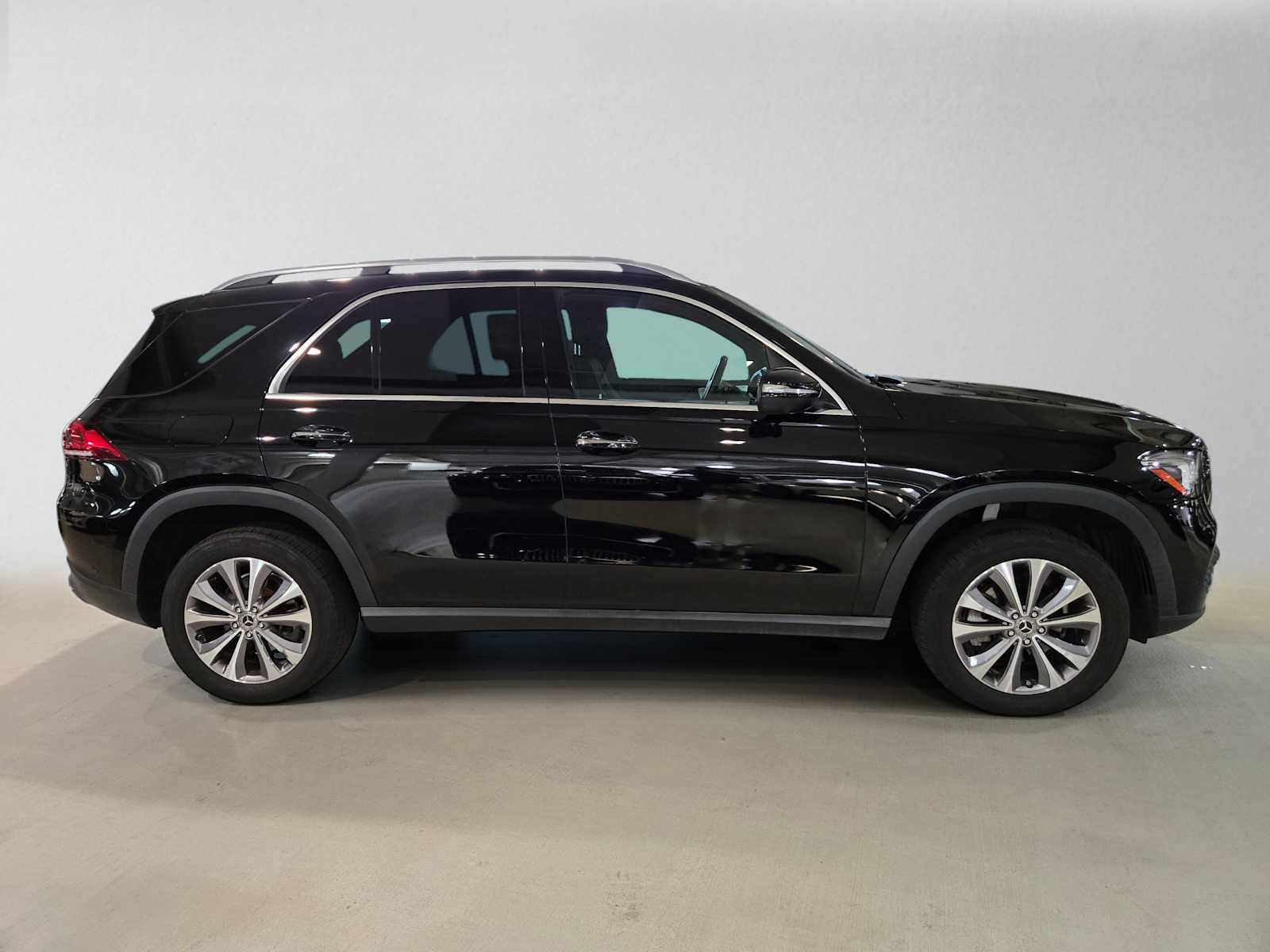 Used 2022 Mercedes-Benz GLE 350 4MATIC w/ Premium Package image 2