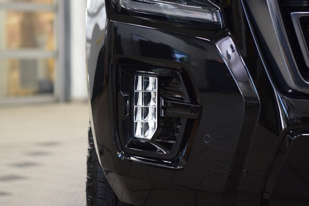 Used 2023 GMC Yukon XL AT4 w/ AT4 Premium Package AWD/4WD image 14