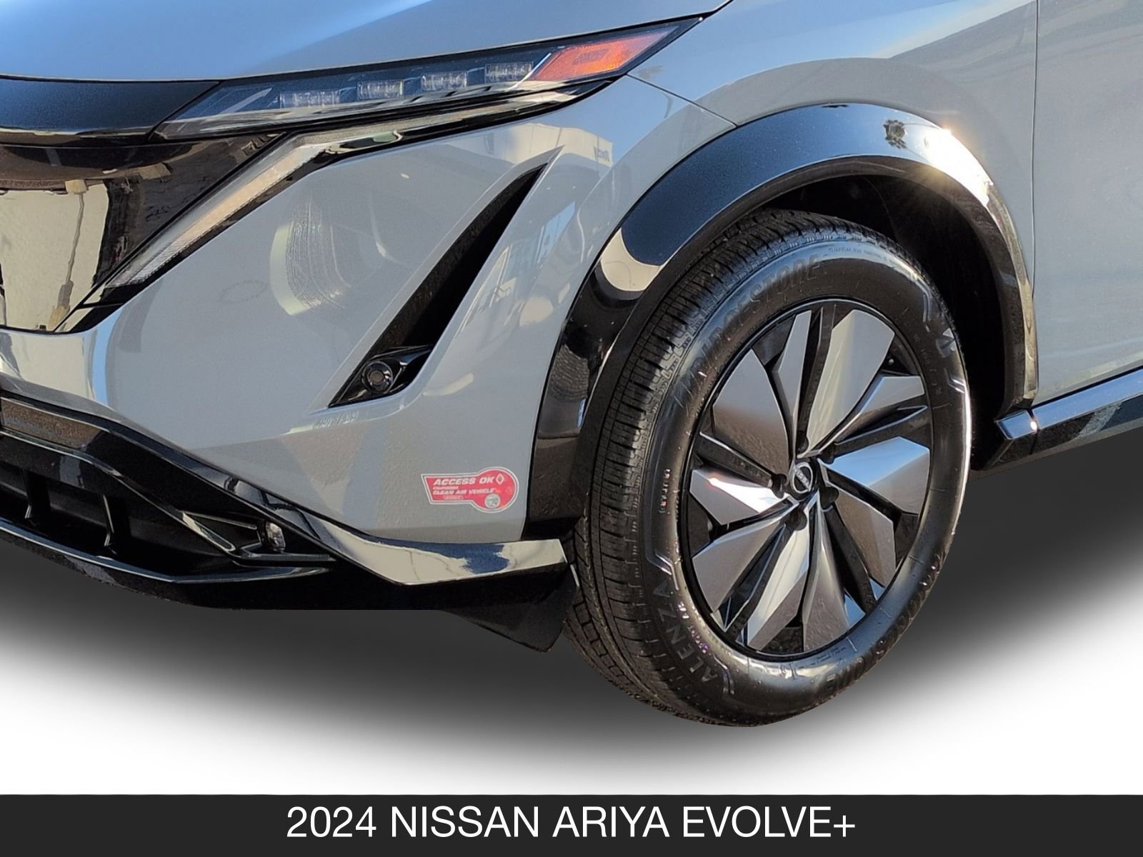 Used 2024 Nissan Ariya AWD image 11