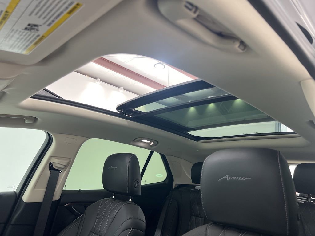 Used 2023 Buick Envision Avenir image 18