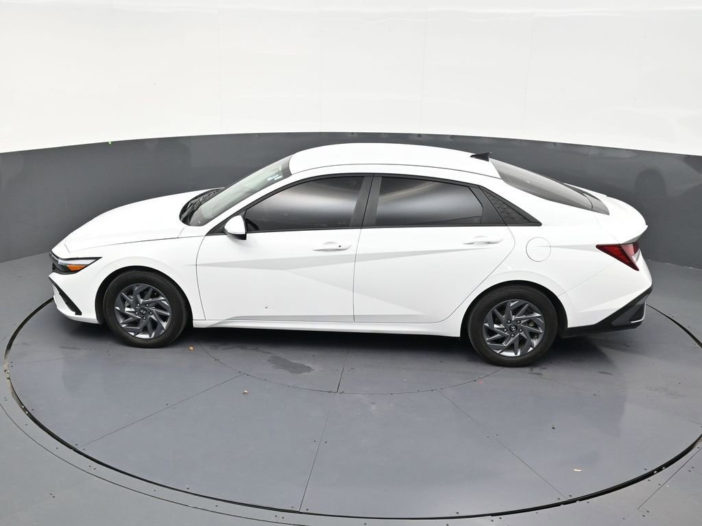 Used 2024 Hyundai Elantra SEL FWD image 13