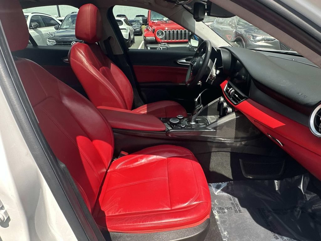Used 2019 Alfa Romeo Giulia AWD w/ Quick Order Package 22J Sport image 14