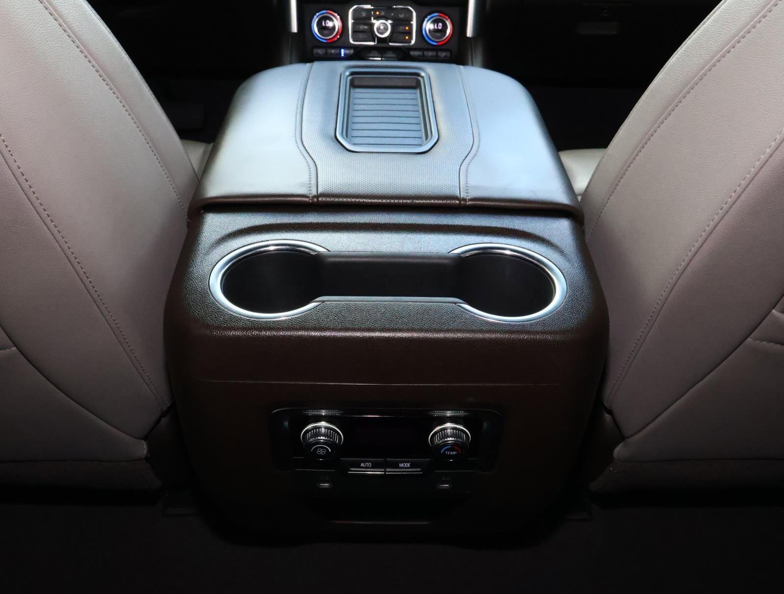 Used 2023 GMC Yukon SLT w/ SLT Luxury Package RWD image 12