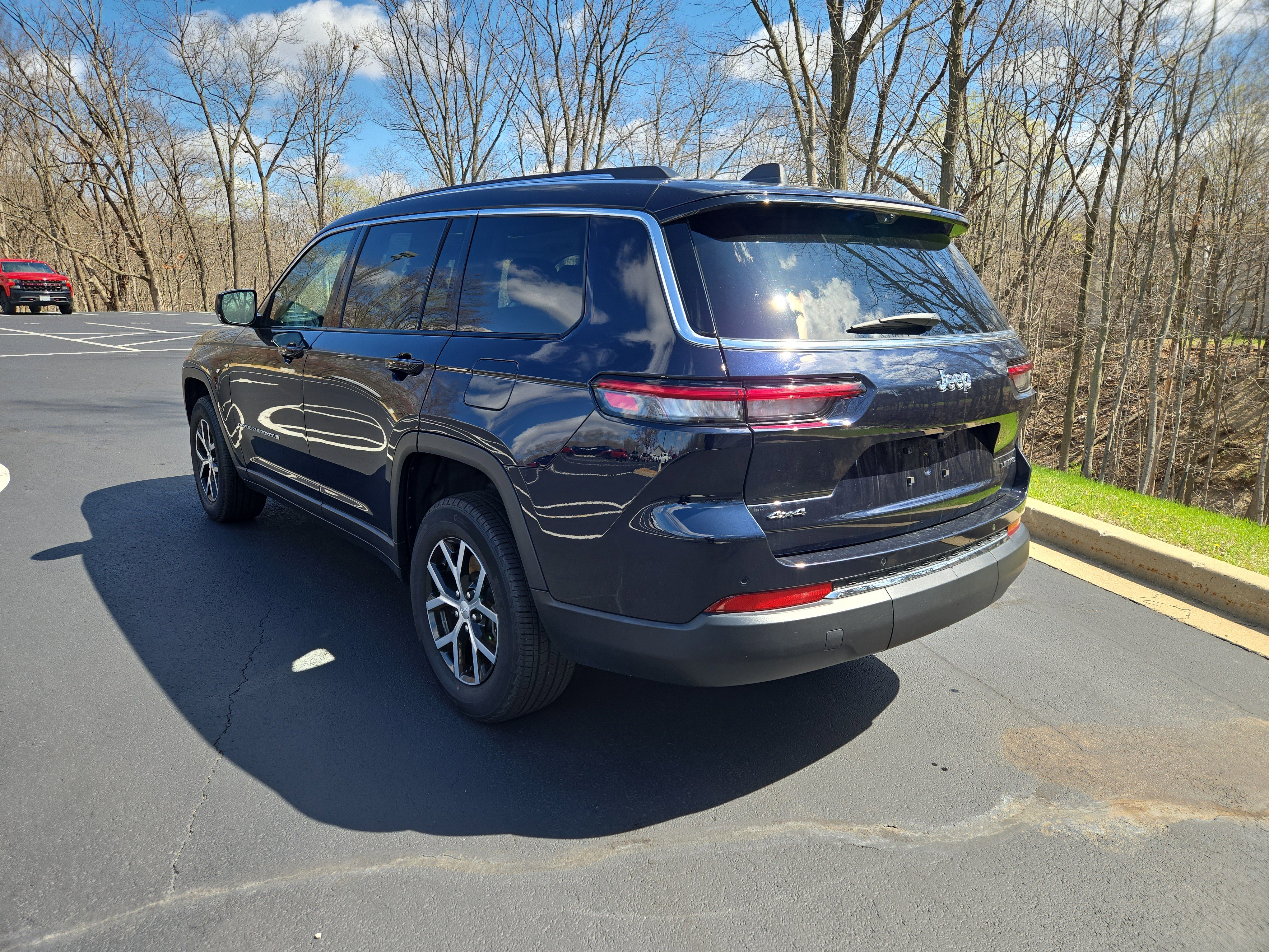Used 2024 Jeep Grand Cherokee L Limited w/ Luxury Tech Group II image 6