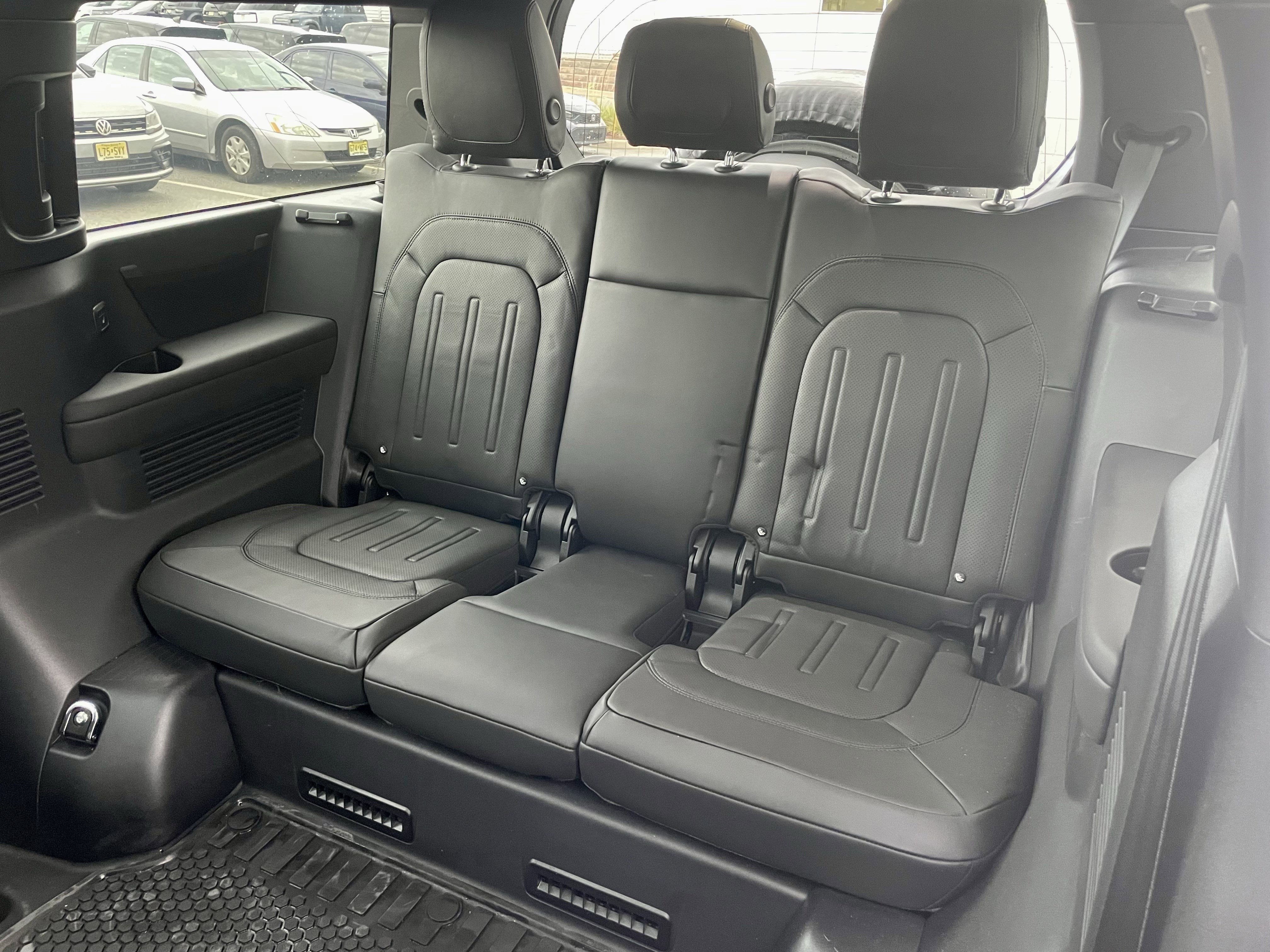 Certified 2024 Land Rover Defender 130 X image 32