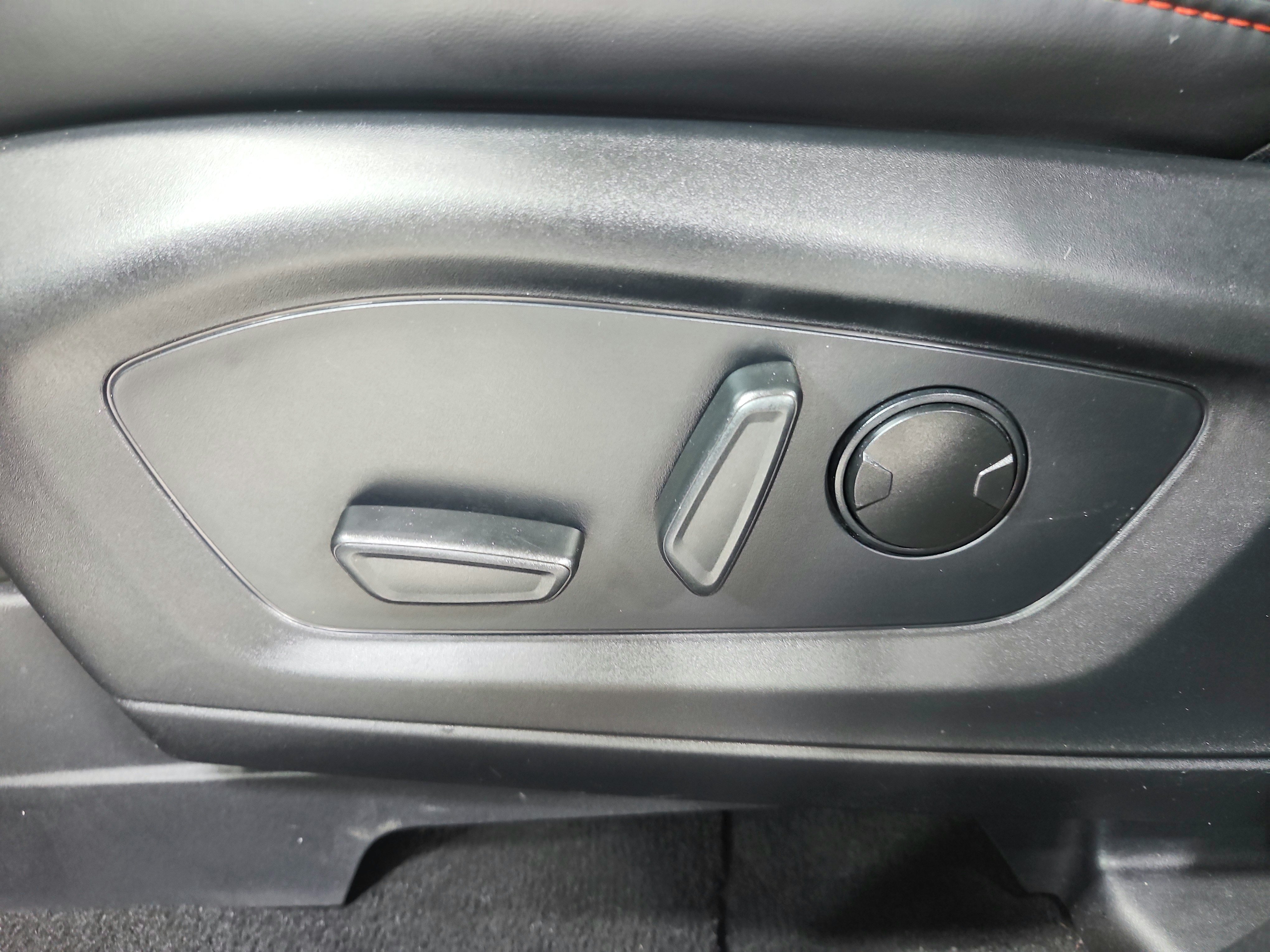 Used 2025 Ford Explorer ST-Line w/ ST-Line Street Pack AWD/4WD image 20