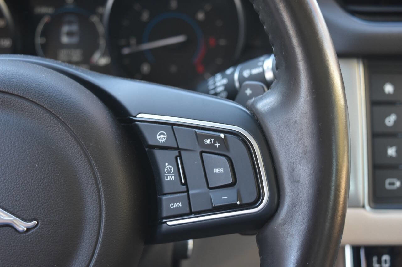 Used 2017 Jaguar XF Premium image 59