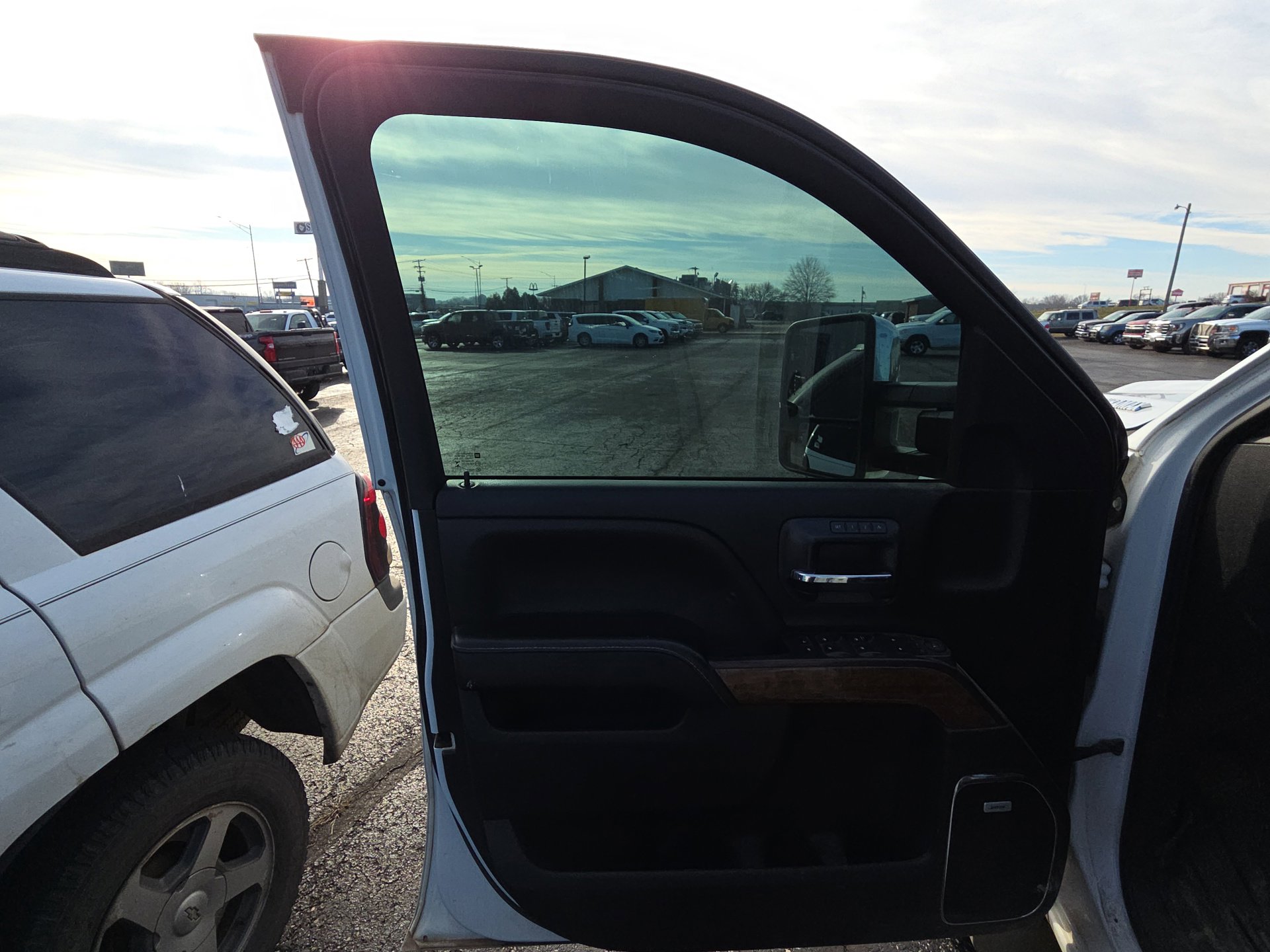 Used 2017 Chevrolet Silverado 2500 High Country w/ Duramax Plus Package image 8