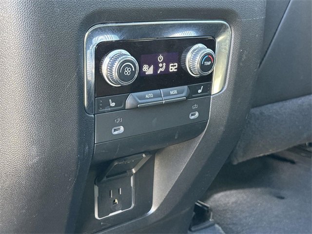 Used 2023 GMC Yukon XL AT4 w/ AT4 Premium Package image 44