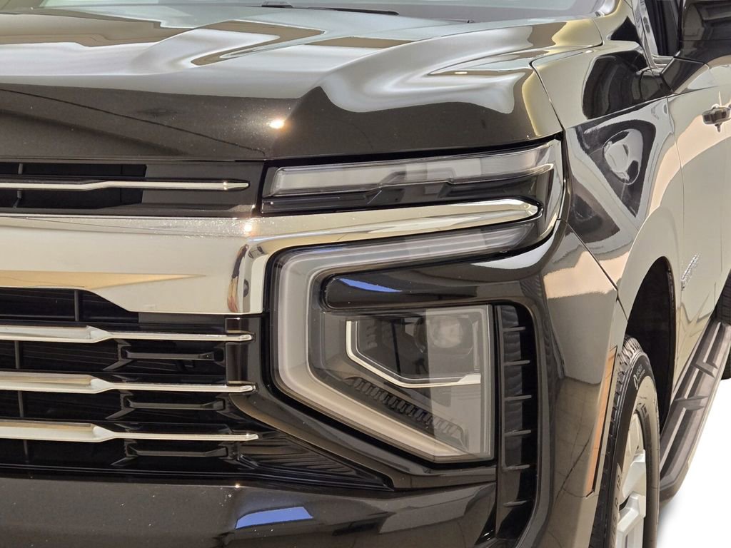 Used 2025 Chevrolet Suburban LT AWD/4WD image 5