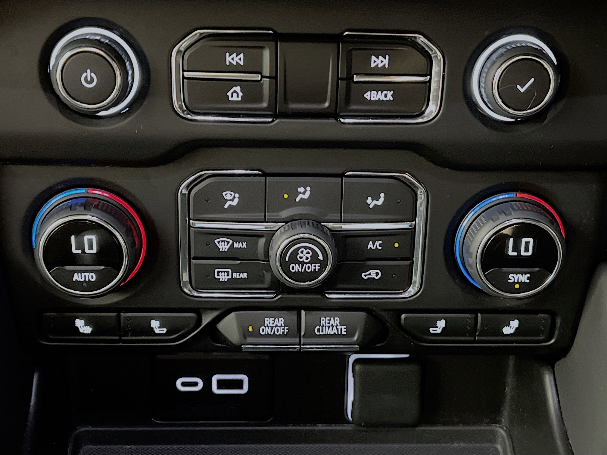 Used 2023 Chevrolet Tahoe Z71 w/ Luxury Package image 26