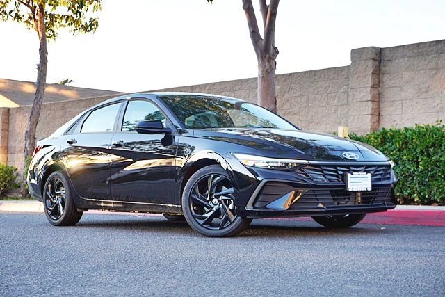 New 2026 Hyundai Elantra Sport FWD image 2