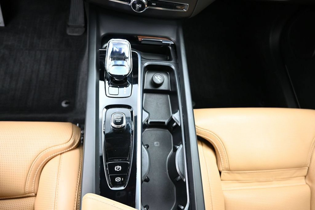 Used 2024 Volvo XC60 B5 Ultimate w/ Protection Package Premier AWD/4WD image 13
