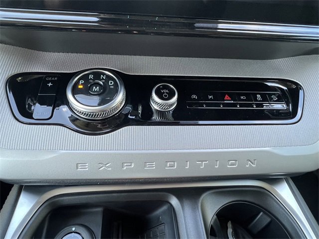 New 2025 Ford Expedition Active image 19