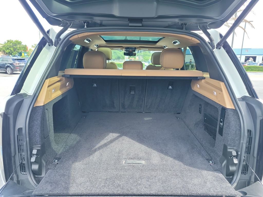 Certified 2024 Land Rover Range Rover SE image 11