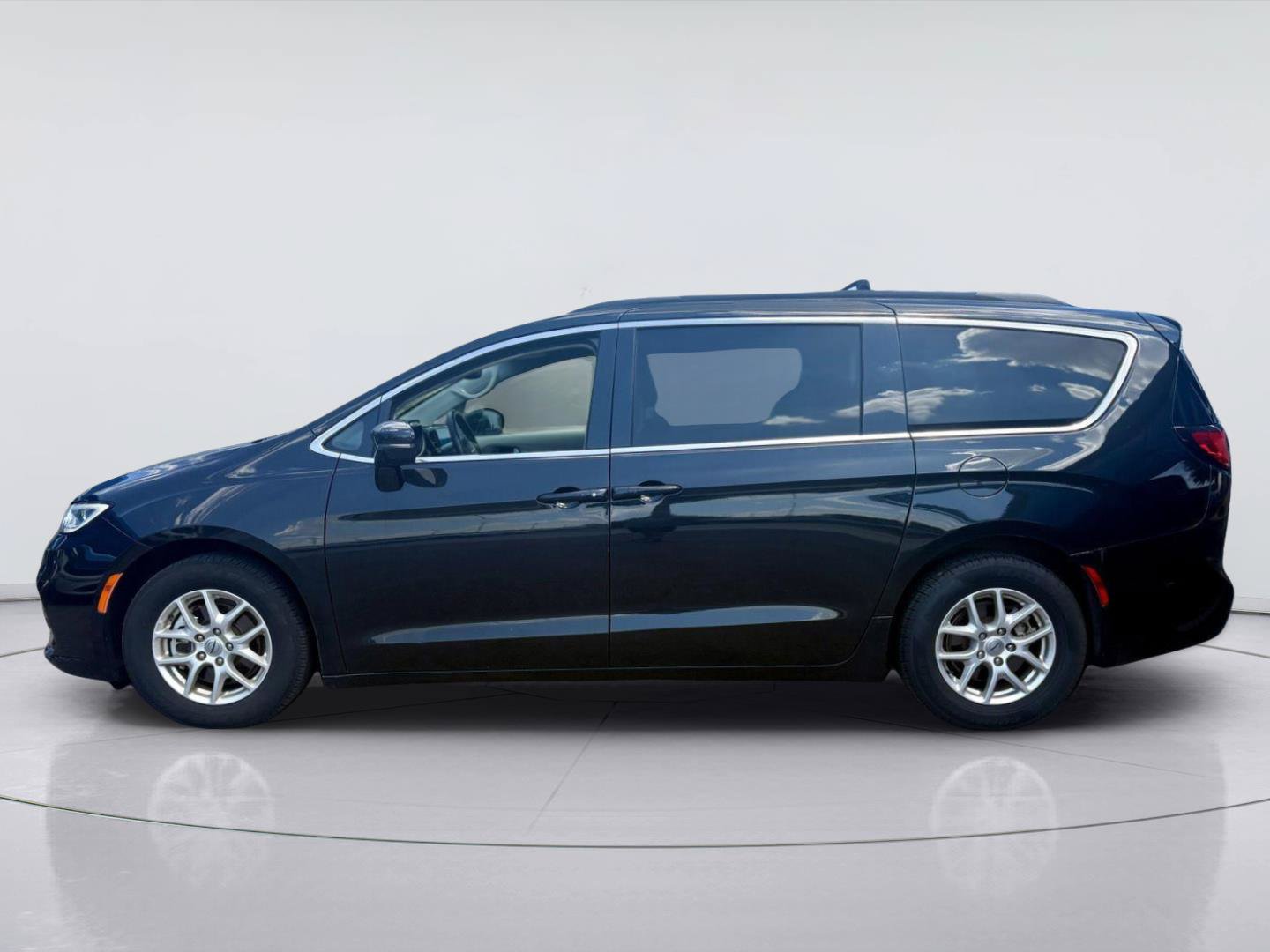 Used 2022 Chrysler Pacifica Touring-L FWD image 8