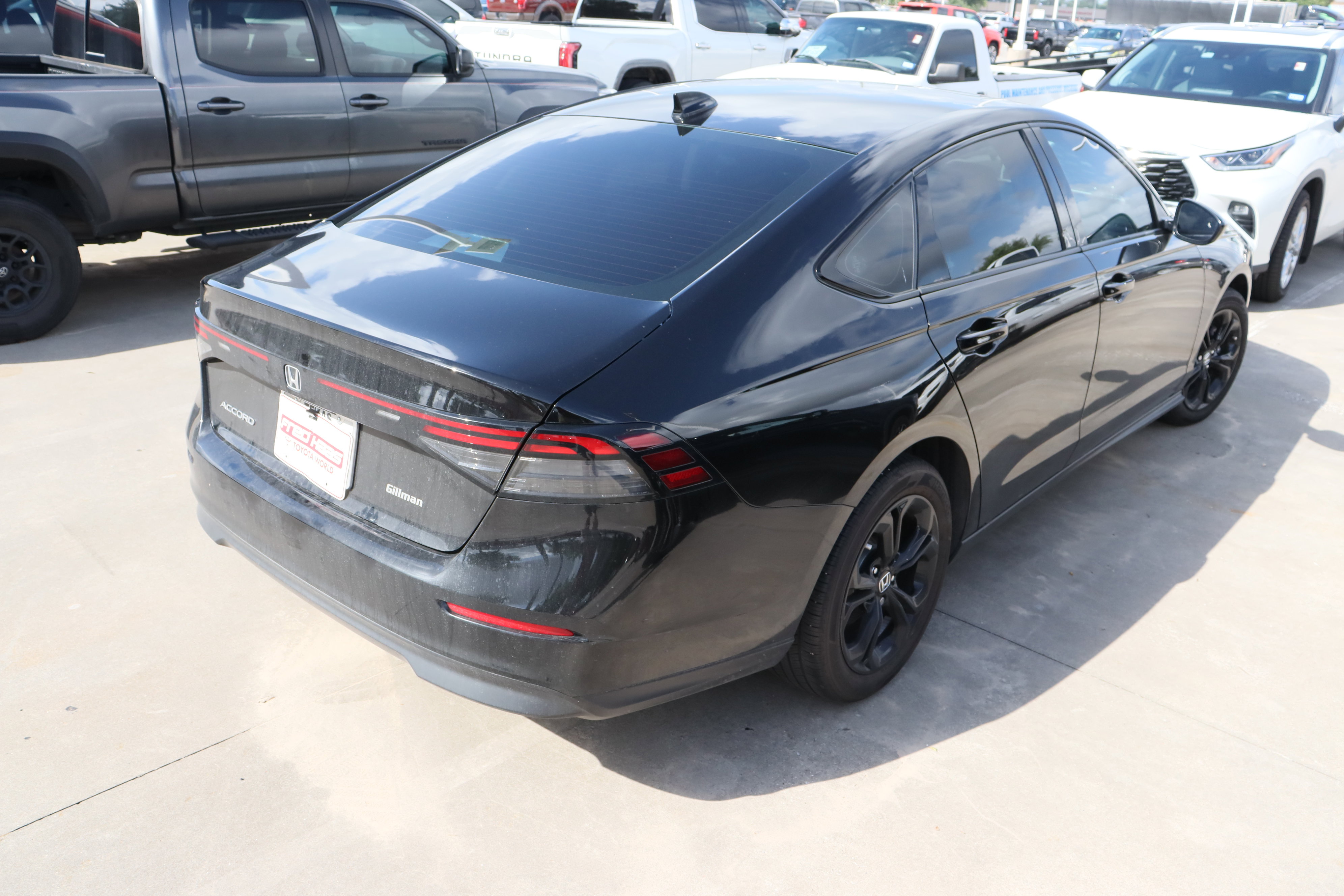 Used 2025 Honda Accord SE image 10