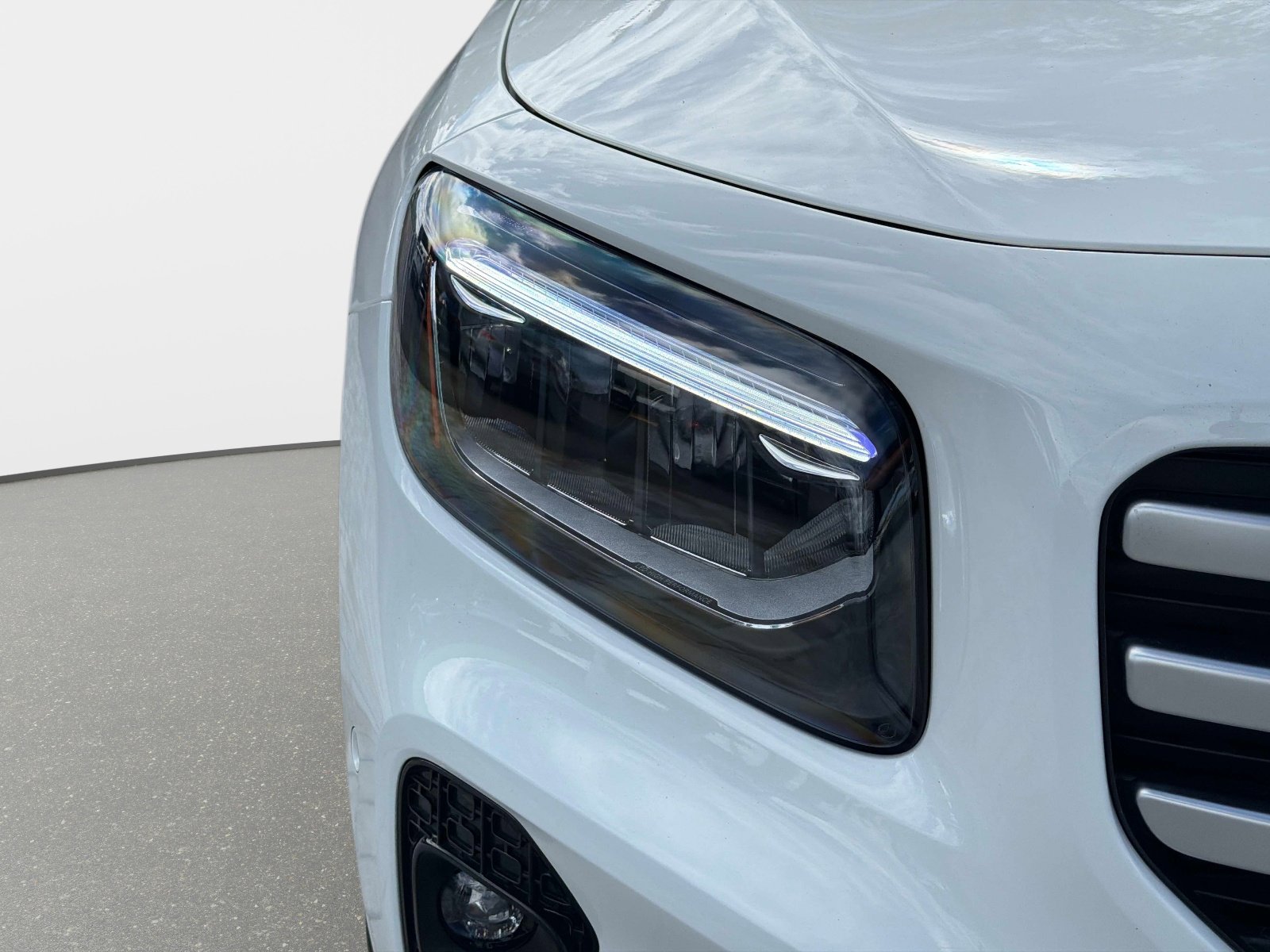 Used 2026 Mercedes-Benz GLB 250 4MATIC image 10