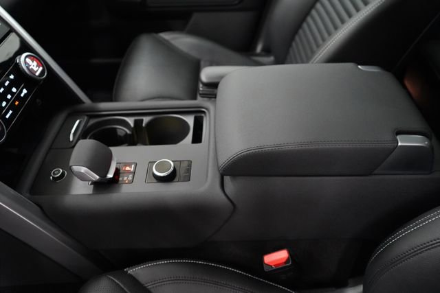 Used 2024 Land Rover Discovery S image 90