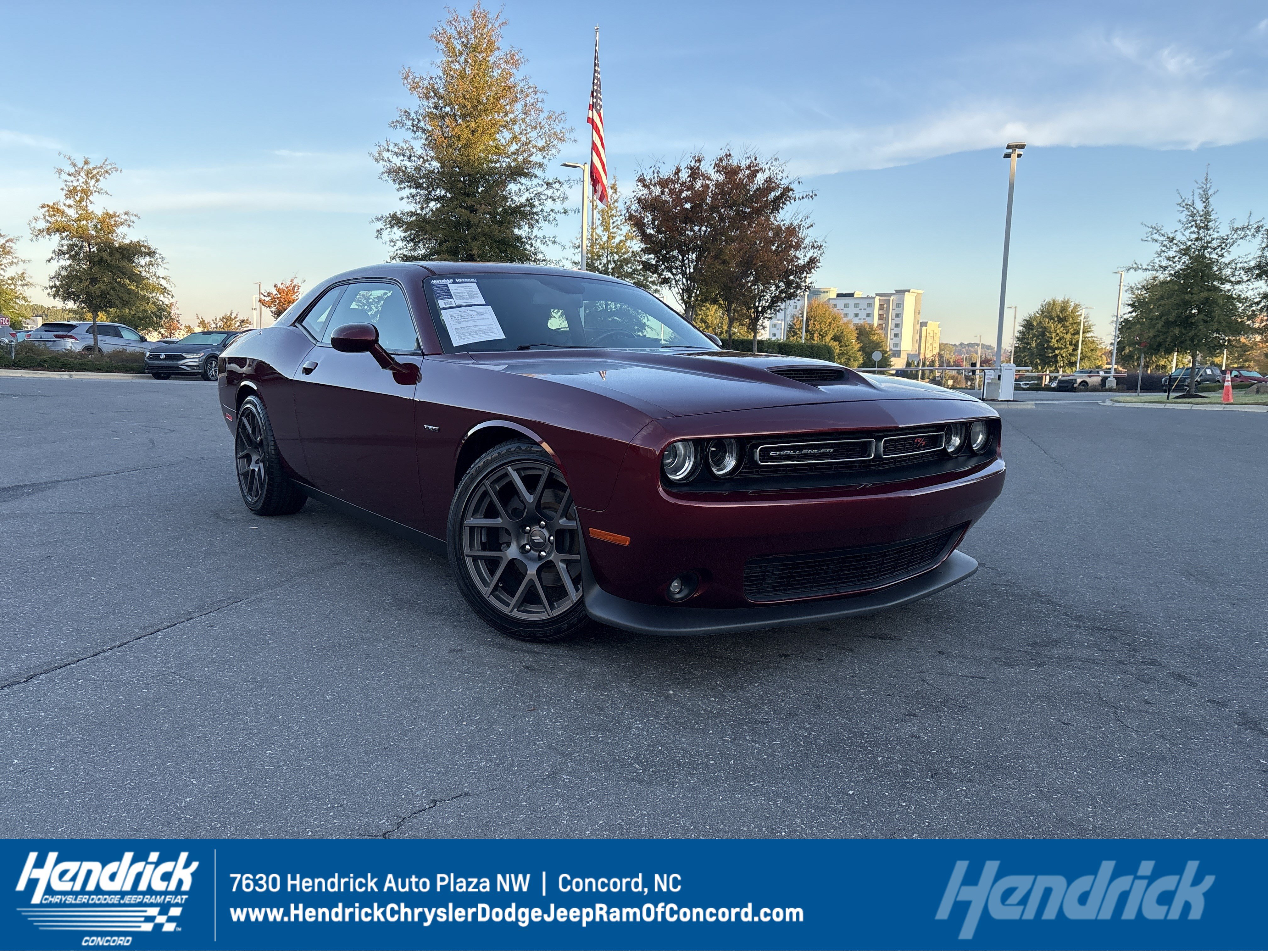 Used 2019 Dodge Challenger R/T w/ Cold Weather Group RWD image 1