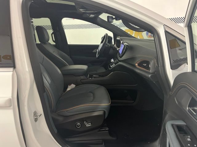 New 2027 Chrysler Pacifica Pinnacle AWD/4WD image 35
