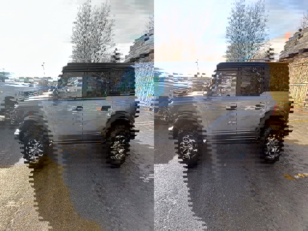 Used 2025 Ford Bronco Badlands image 4