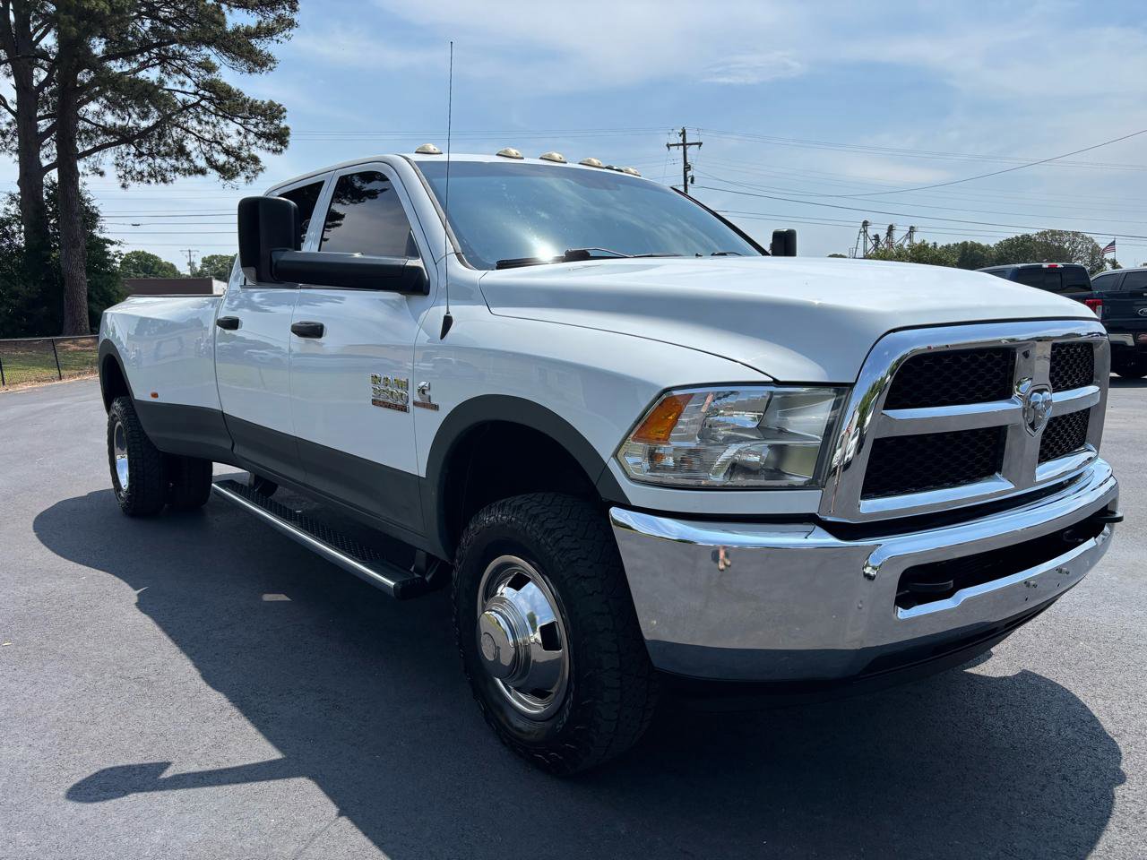 Used 2018 RAM 3500 Tradesman w/ Chrome Appearance Group AWD/4WD image 3