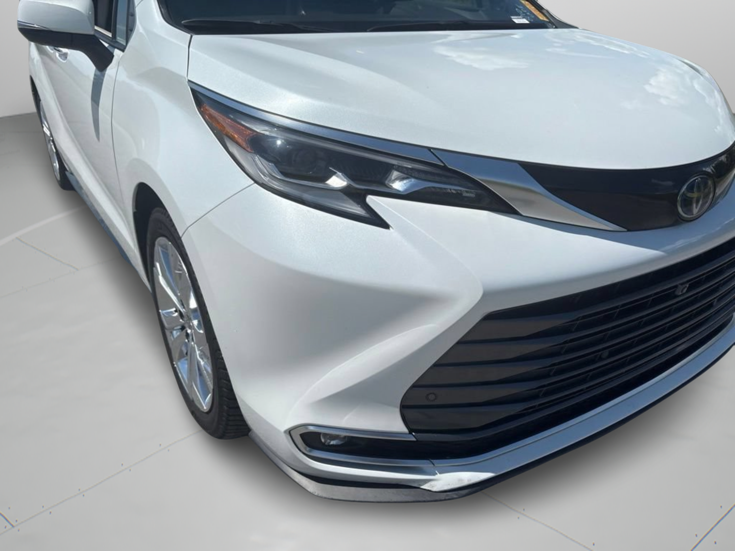 Used 2022 Toyota Sienna Platinum FWD image 33